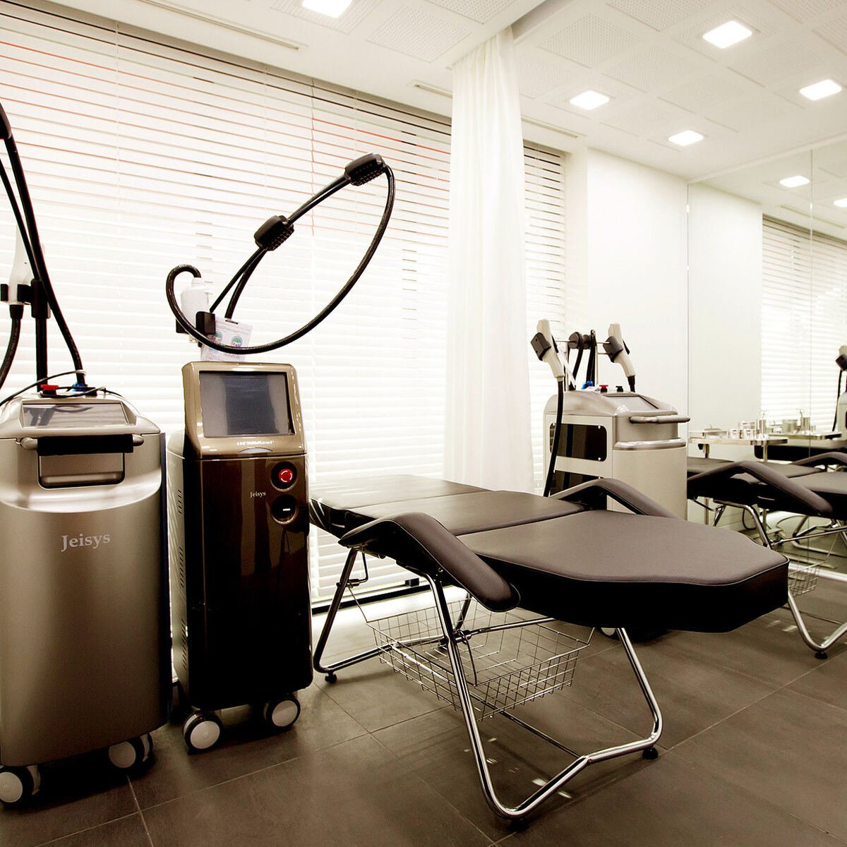 Dr.Homes Dermatology Beauty Clinic