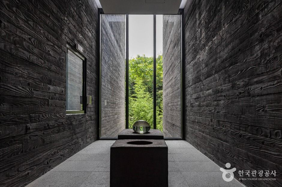 Kim Tschang-Yeul Museum of Art