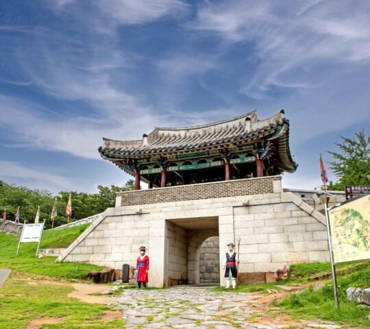 Dongnaeeupsong Fortress Site